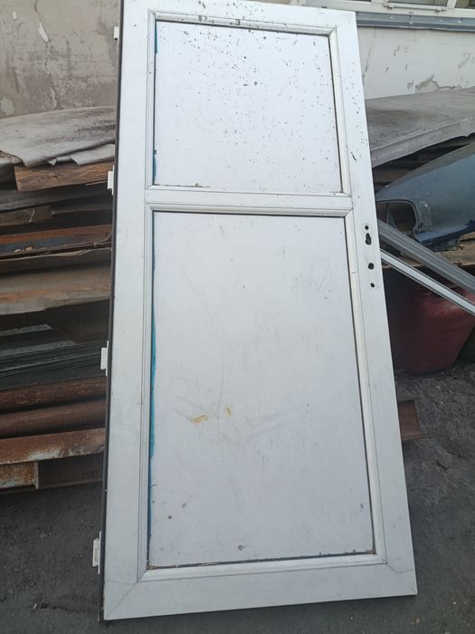 Продам Пластиковая дверь бу