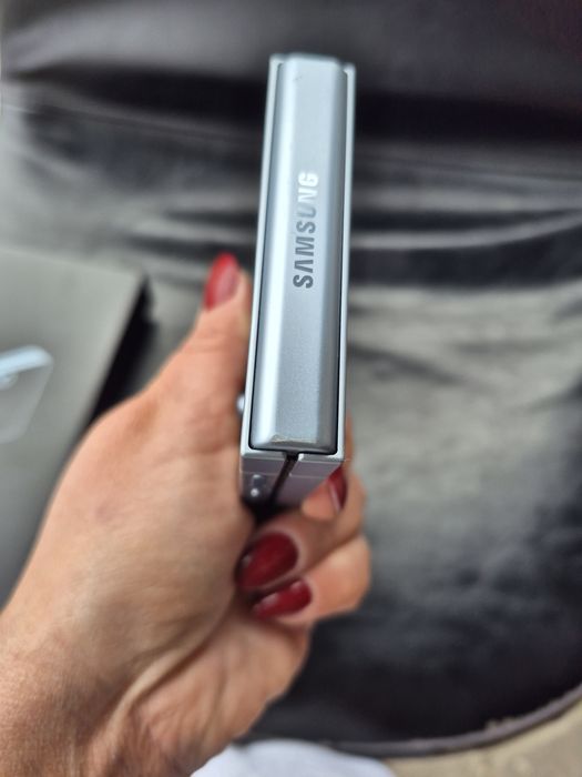 Samsung galaxy flip 6