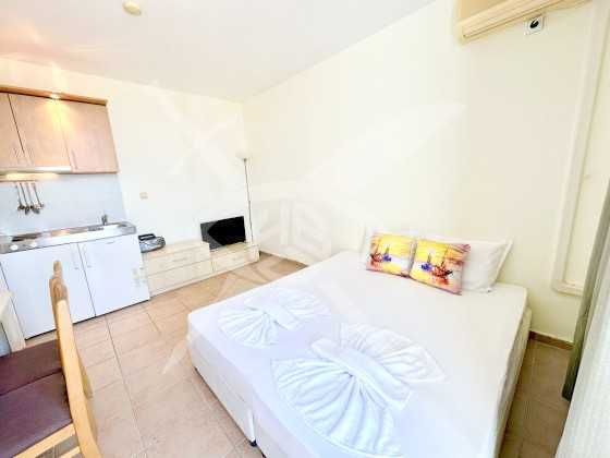 Продава се Едностаен апартамент в к.к. Слънчев бряг - 40 кв.м за 1075 €/кв.м - Снимка #1