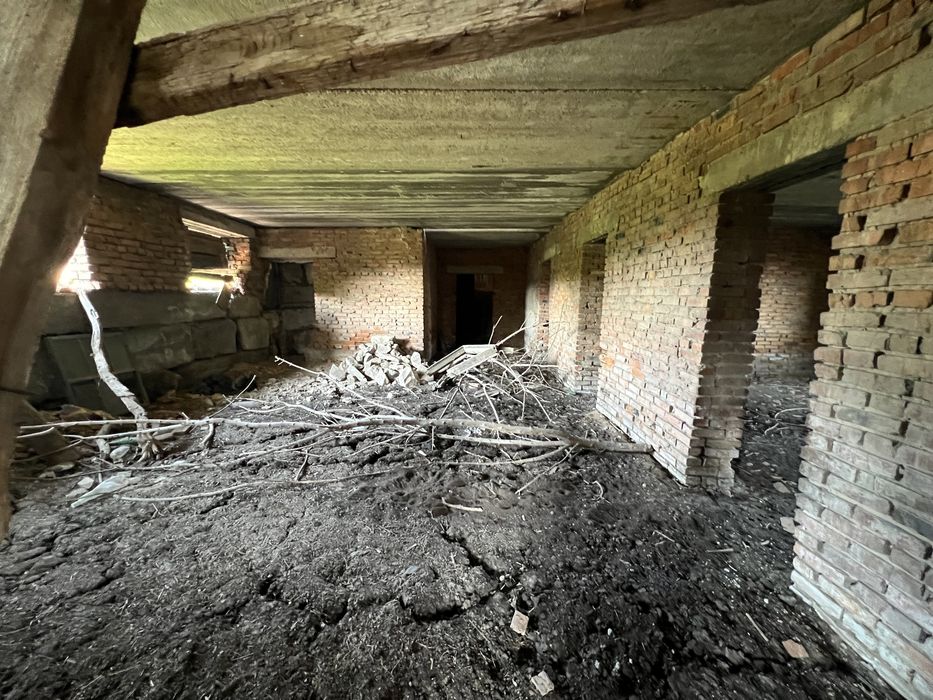 Здание 700 кв. 3-х этажное