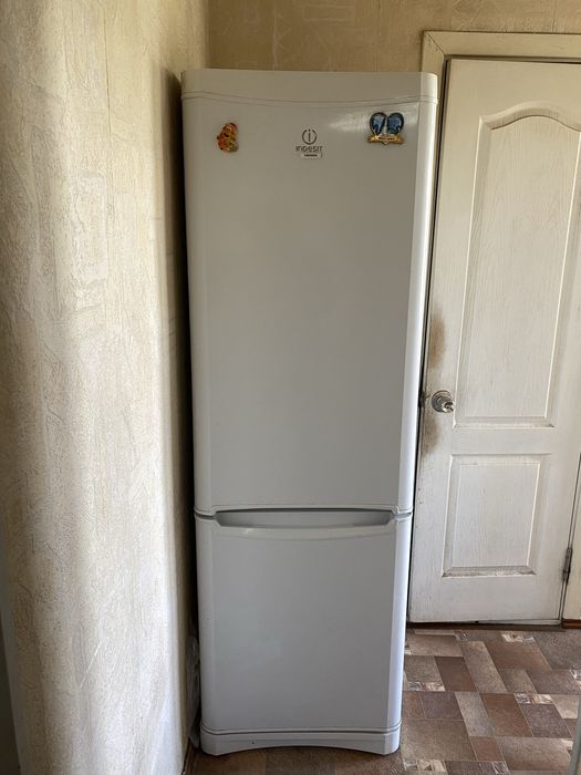 Холадильник сотилади срочно