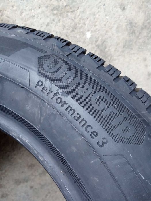 2 Нови зимни гуми 215/65R16 Goodyear UG Perform 3 98H DOT3424 Germany