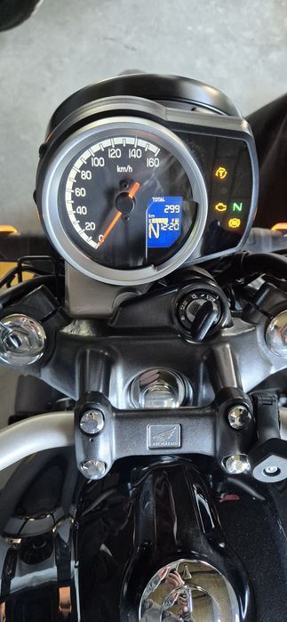 Motocicleta Honda GB 350S cu accesorii originale