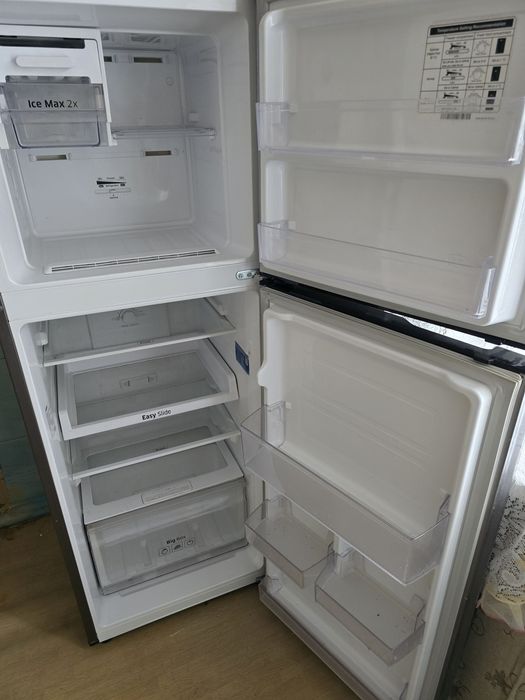 Холодильник Samsung