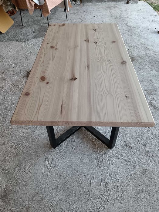 Трапезна маса  .