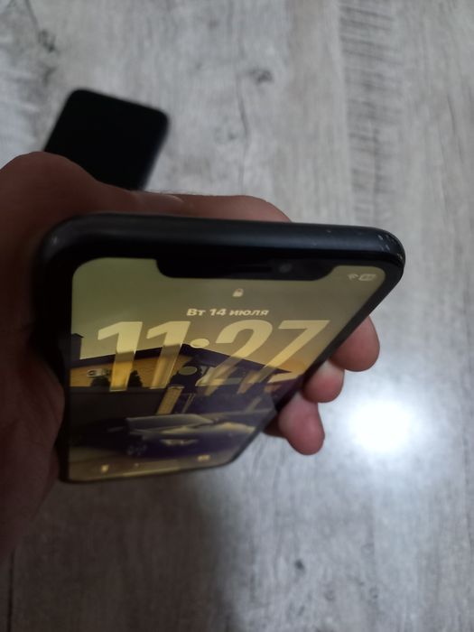 Iphone 11 sotiladi srochni