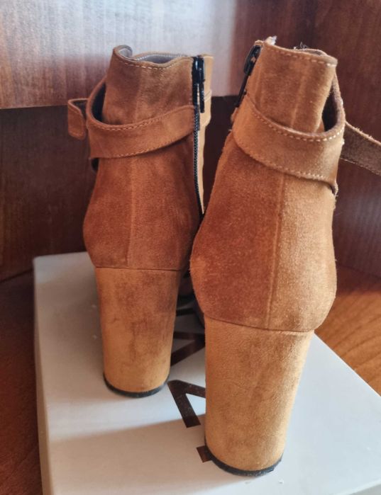 Ghete piele intoarsa, mar. 37-38, impecabile