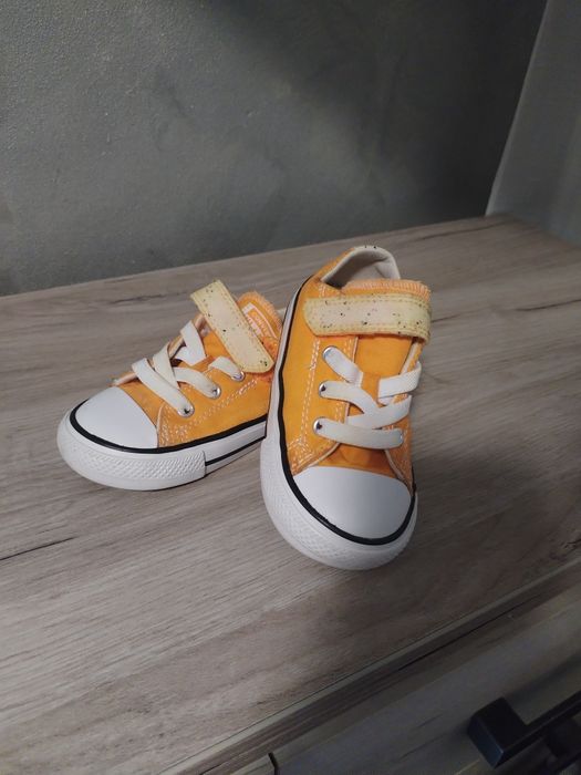 Teniși converse, model deosebit, mărimea 24