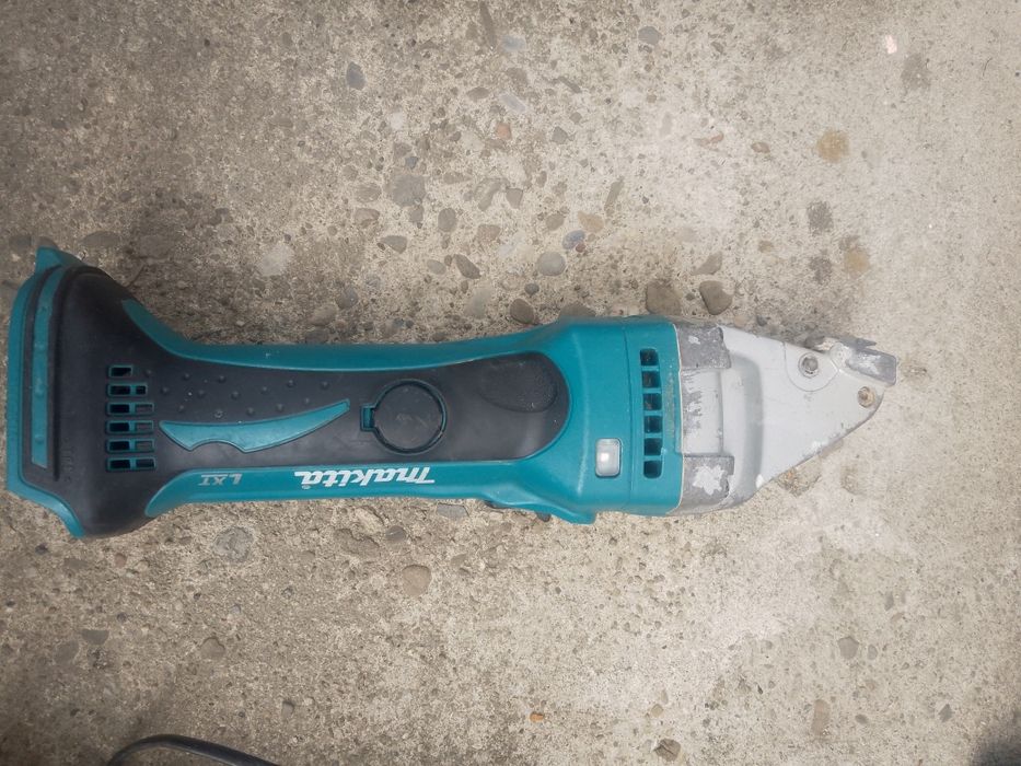 Vând scule Makita și Dewalt preț250ron