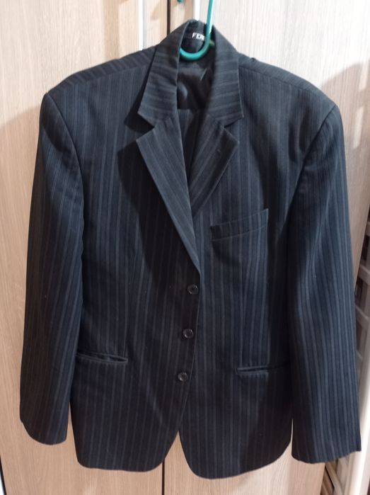 Продам классический костюм