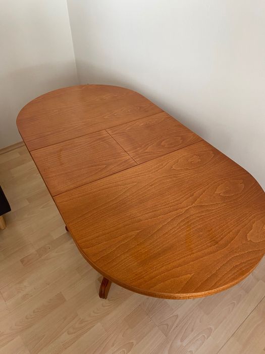 Дървена разтегателна трапезна маса