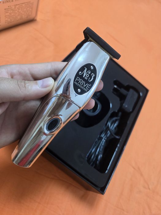 Clipper (M2) și  Trimmer (M3) noi in cutie ambele 550 lei  !!