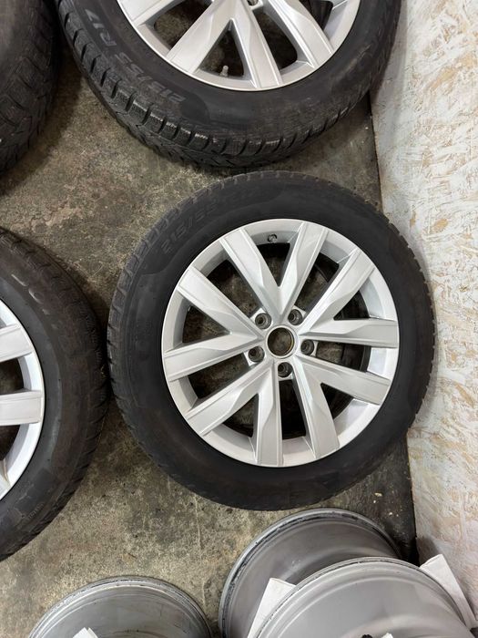 Jante OEM VW 17 5x112 ET38 Golf Passat Octavia + 215/55 R17 iarna