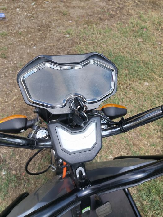 Vând motociclu electric