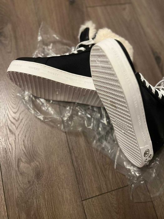 Спортни обувки Guess