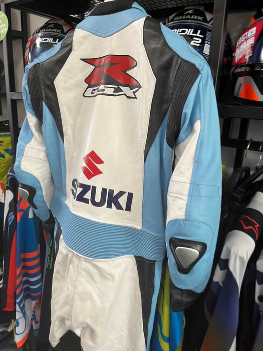 Кожен мото екип SUZUKI GSXR ,размер 54 М/L,1 част,гърбица,протектори