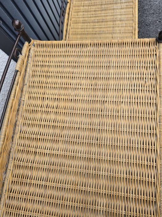 Ратанов комплект тоалетка и нощни шкафчета.