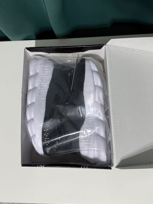 Versace Chain Reaction