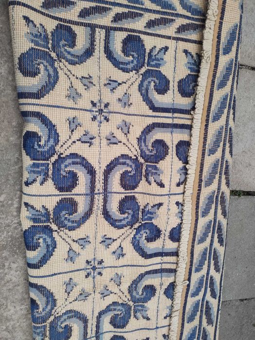 Традиционни килими от регион на Португалия, ръчно изработени.