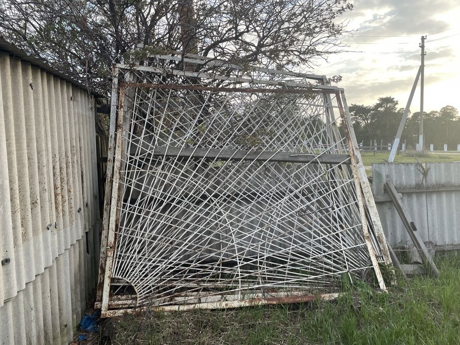 Уголок и решетки на окна