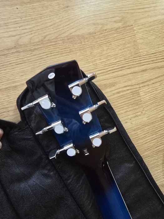 Vând chitară  Chitară acustică Harley Benton + husă ,stare foarte bună
Vând chitară acustică Harley Benton, ideală pentru începători sau nivel interme