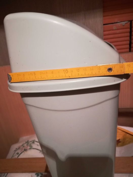 Кош за отпадъци, два броя, 20 л. и 26 л., нови, двата за 11 евро