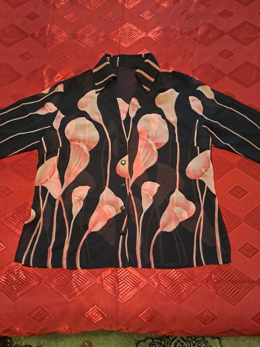 Продаются женские блузки на лето новые и б/у.размер 44-48