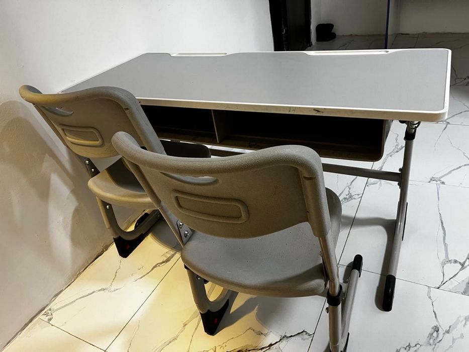 Парты со стульями