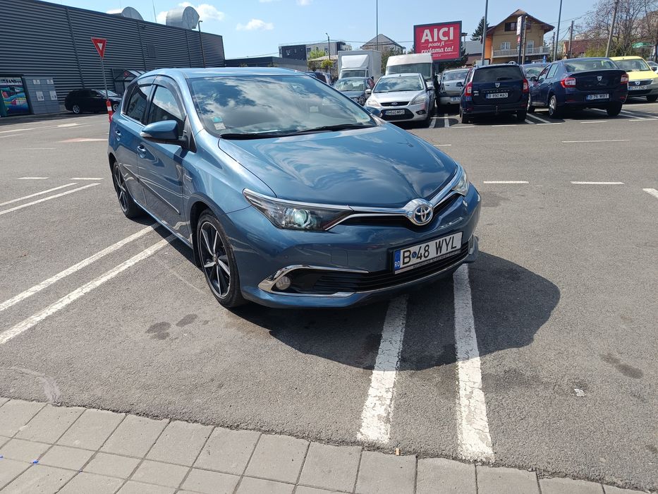 Vând Toyota Auris Hybrid an fab 2016 primă înmatriculare în 2017  109 000 km unic proprietar