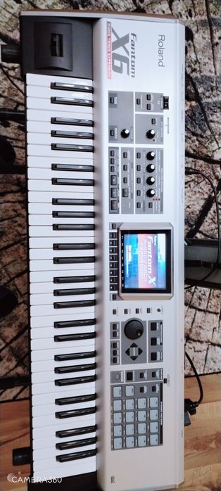 Продавам Roland fantom X6