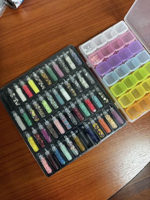 Полка для мастеров маникюра