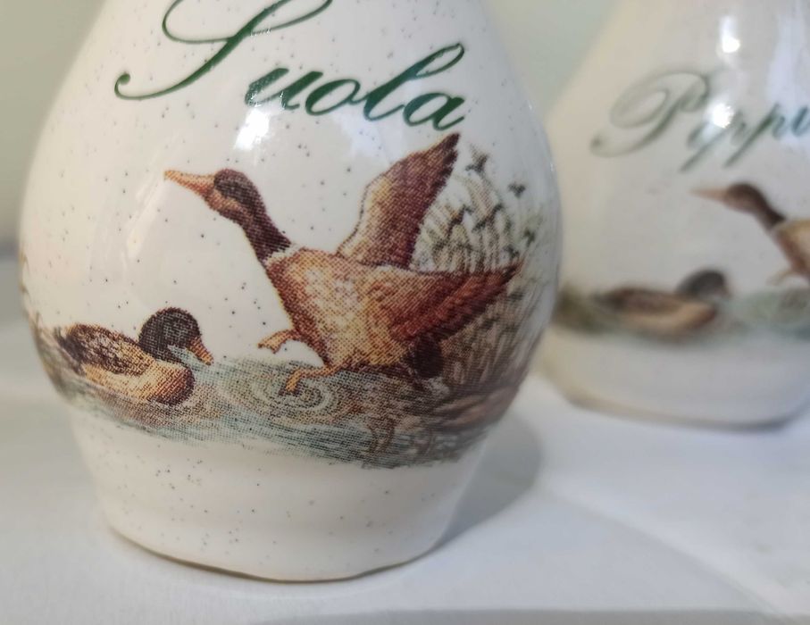 Порцеланов комплект за сол и пипер / нови, от Финландия