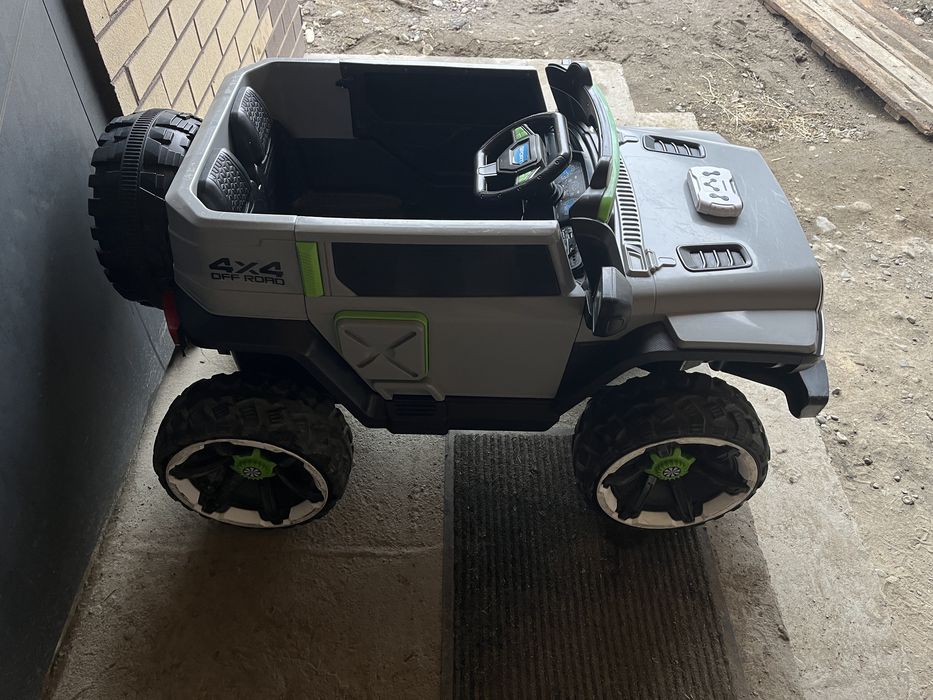 Продам детский электромобиль