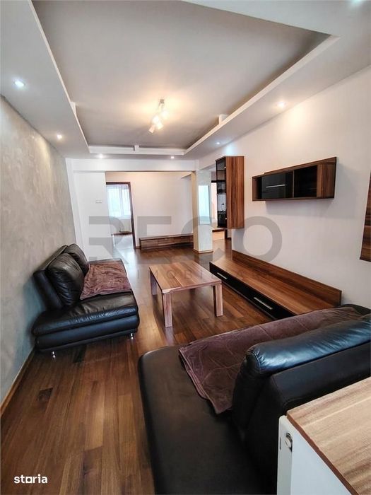 RECO Apartament renovat cu camere Decomandat cu lift