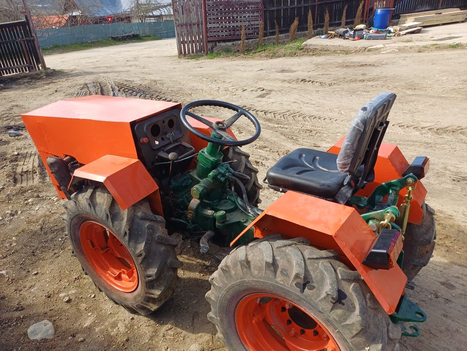 Vând tractoras 4x4/servodirectie/2prize