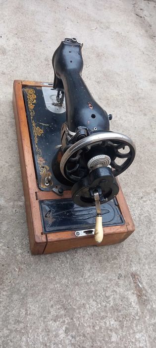 Продам ручную швейную машинку