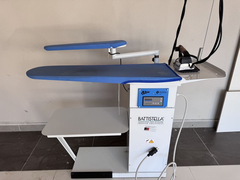 Masă profesională de călcat Battistella Argo cu generator de abur + fier