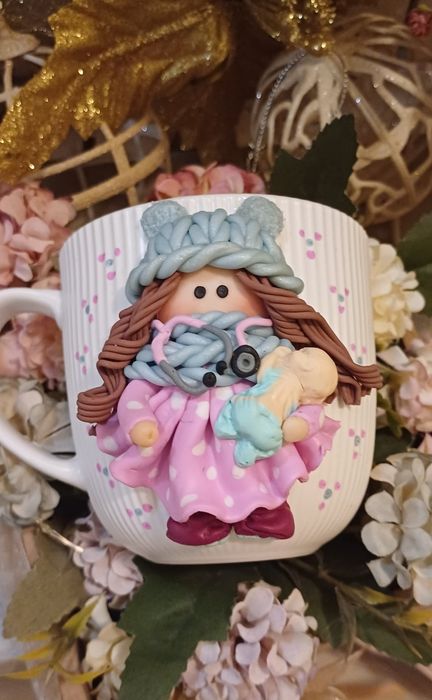 Ръчно декорирани чаши с полимерна глина за вашите празници.