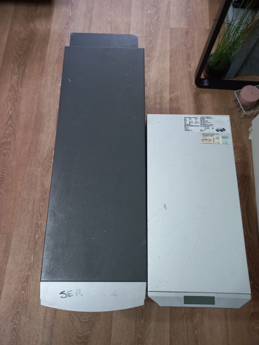 Server Fujitsu Primergy TX200S4 si Celsius W360