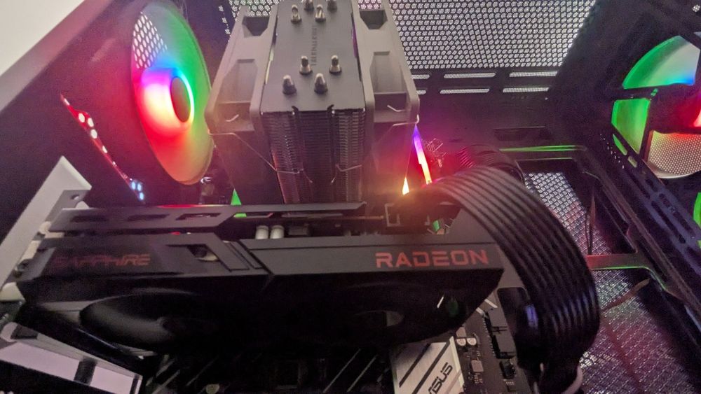 Pc gaming i5 12600k Rx 6600 8gb 32gb ddr4 3200 RGB 1tb 4.0 sursa 750