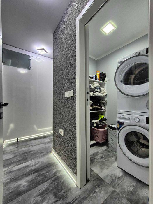 Луксозно обзаведен и отремонтиран апартамент .