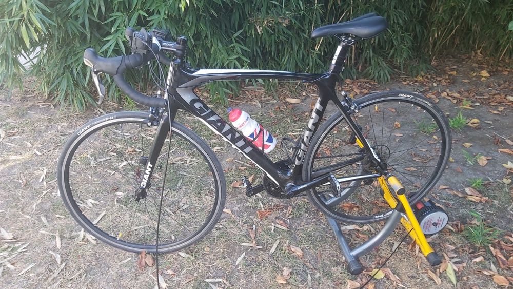 Vând bicicleta de șosea Giant TCR