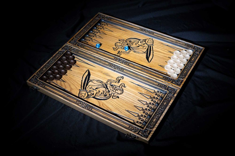 Joc de table din lemn natural, lucrat manual