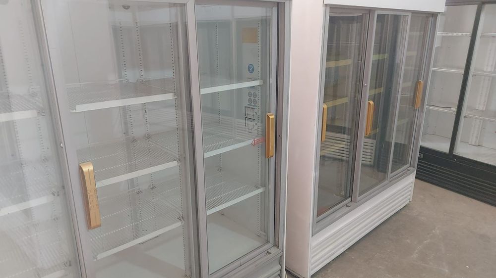 Витринные холодильник
