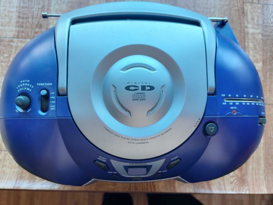 Продавам неработещ касетофон LG - за части