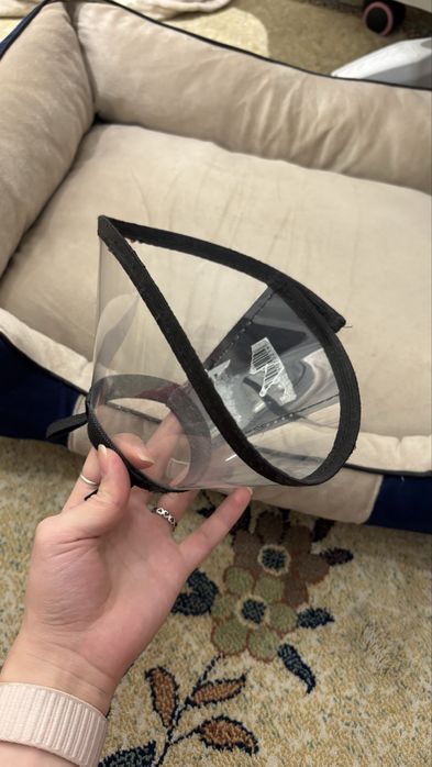 Лежанка для кошек и защитный воротник