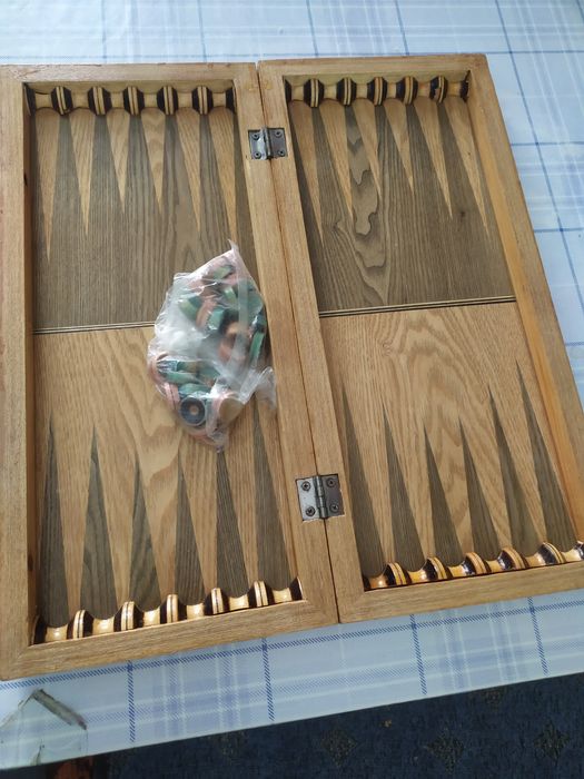 Настольные игры шахматы , нарды