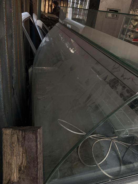 Продам витринный холодильник