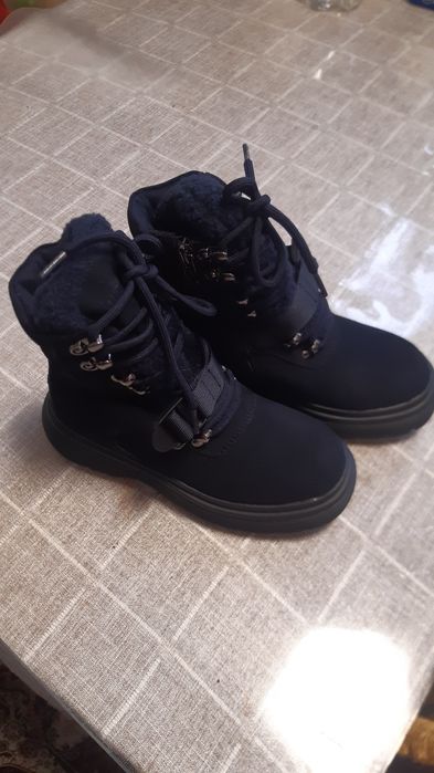 Продам сапожки для девочек.