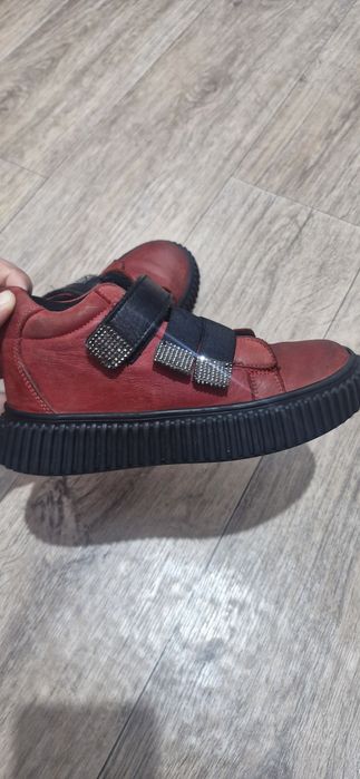 Продам ботинки для девочек